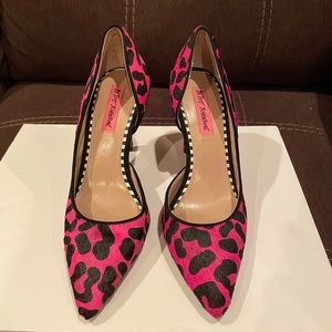 Betsey Johnson Hot pink cheetah print heels!